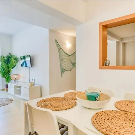 6 Апартаменты *